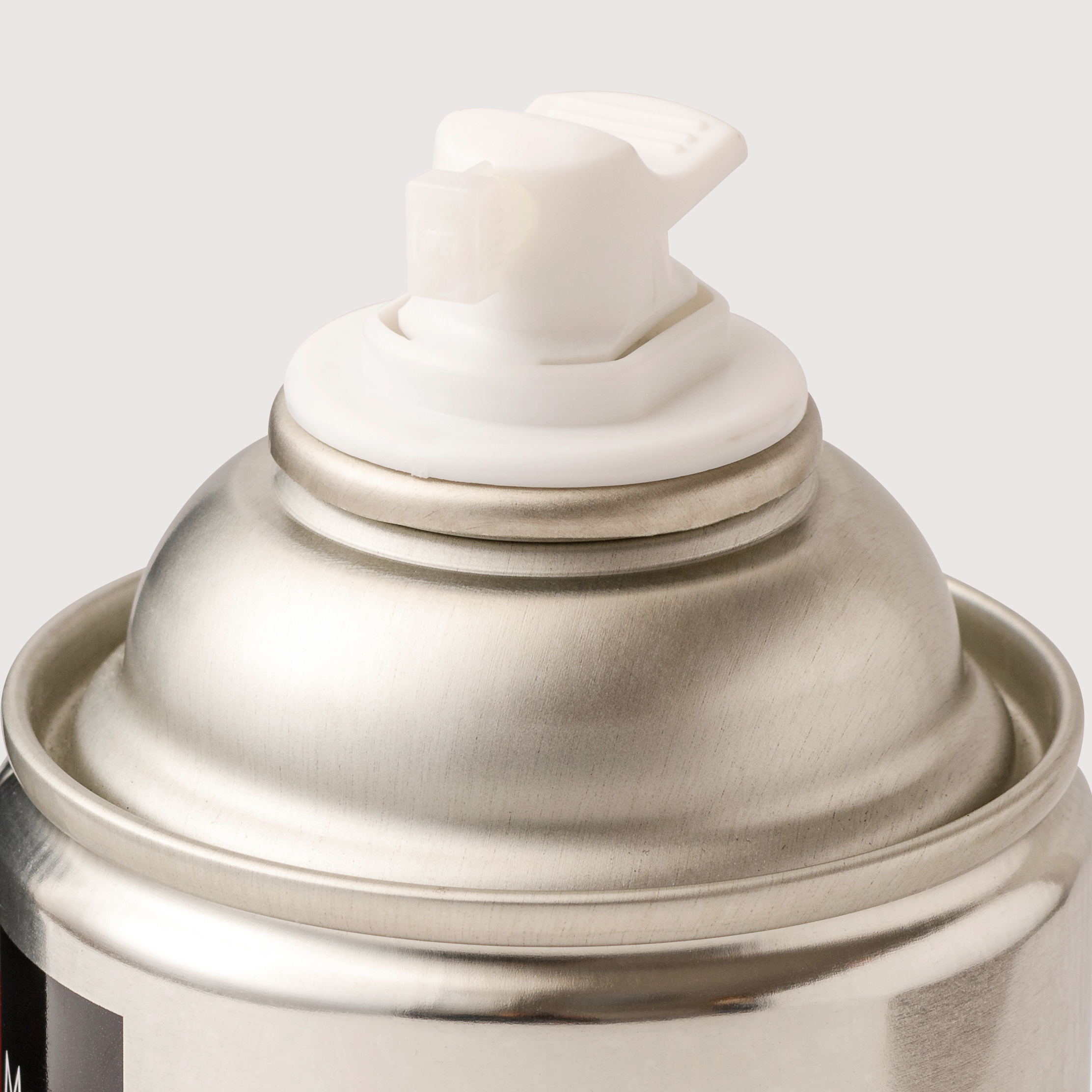 「GZ52スプレー」メタリックシルバーで防錆性能も！補修から仕上げまでOK