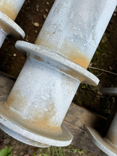 溶融亜鉛めっきの見分け方｜メンテナンス時期を見逃さないサインとは？