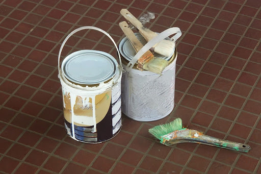 ペンキと塗料は違うもの？ガルバリウム鋼板の補修に適した塗料を解説