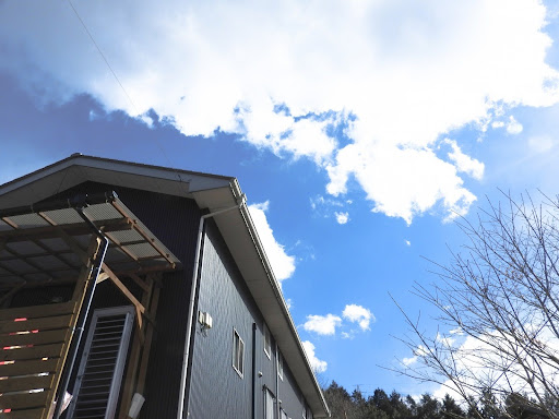 ペンキと塗料は違うもの？ガルバリウム鋼板の補修に適した塗料を解説